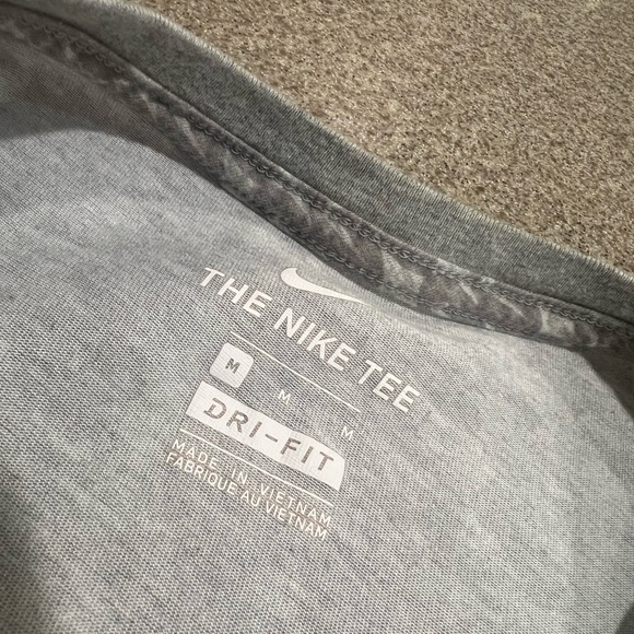 Nike Men's Tee with Gray Pattern and Yellow Swoosh - Picture 3 of 4